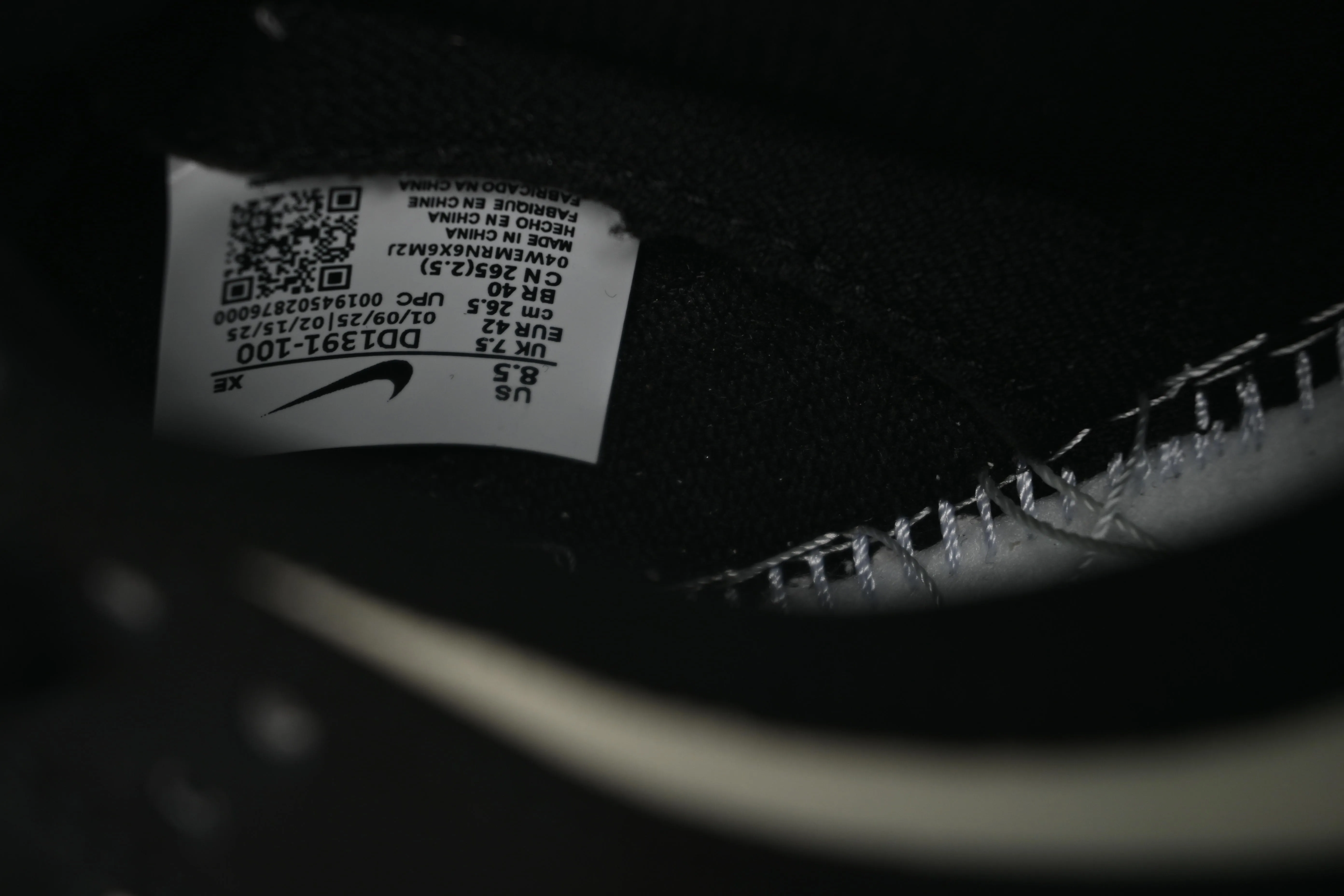 All Categories Nk SB Dunk Series Nk SB Dunk Low Low-top sneakers Nike SB Dunk Low White, black and blue color Low-top casual sneakers DD1391-100